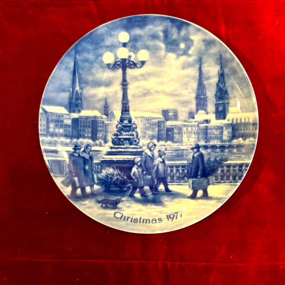 Christmas Eve in Hamburg - German-German Christmas Plate by Berlin Design